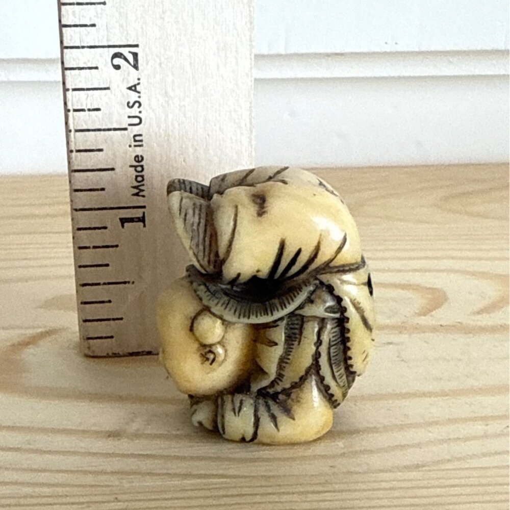 Carved Netsuke Monk Buddha Figurine Japanese Statue Miniture - Picture 5 of 5